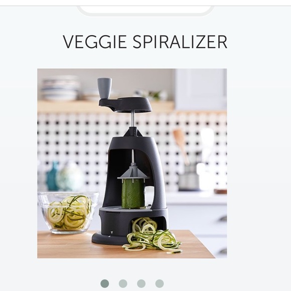 Brand new Pampered Chef veggie spiralizer - Picture 1 of 5